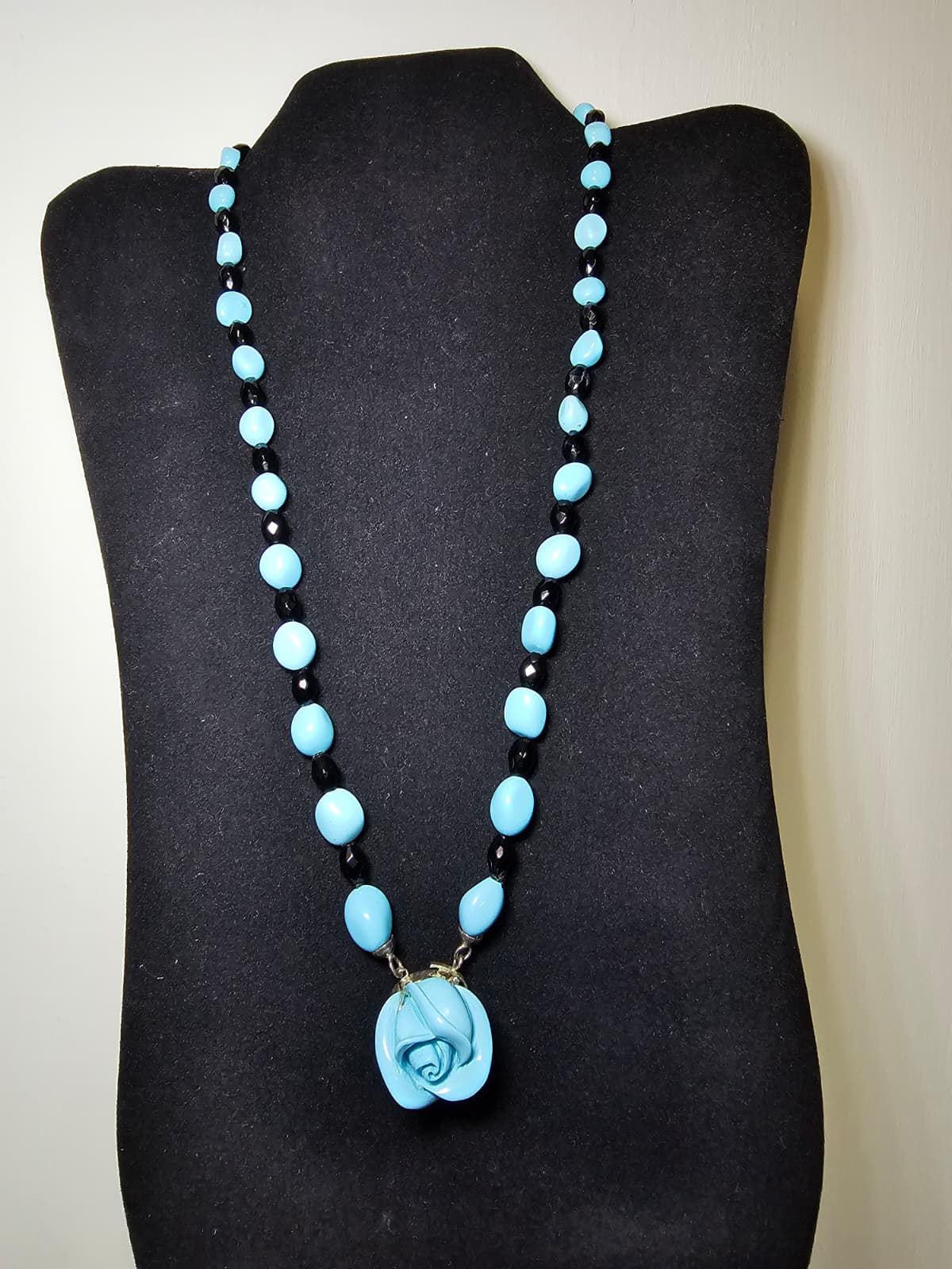 Collana in turchese con pendente a fiore e argento 925