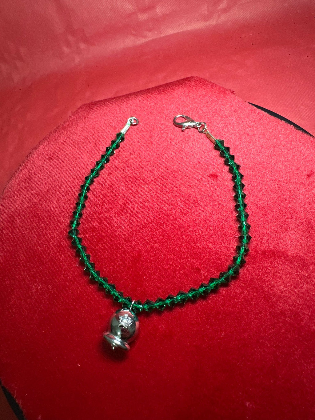 bracciale con pendende una campanellina