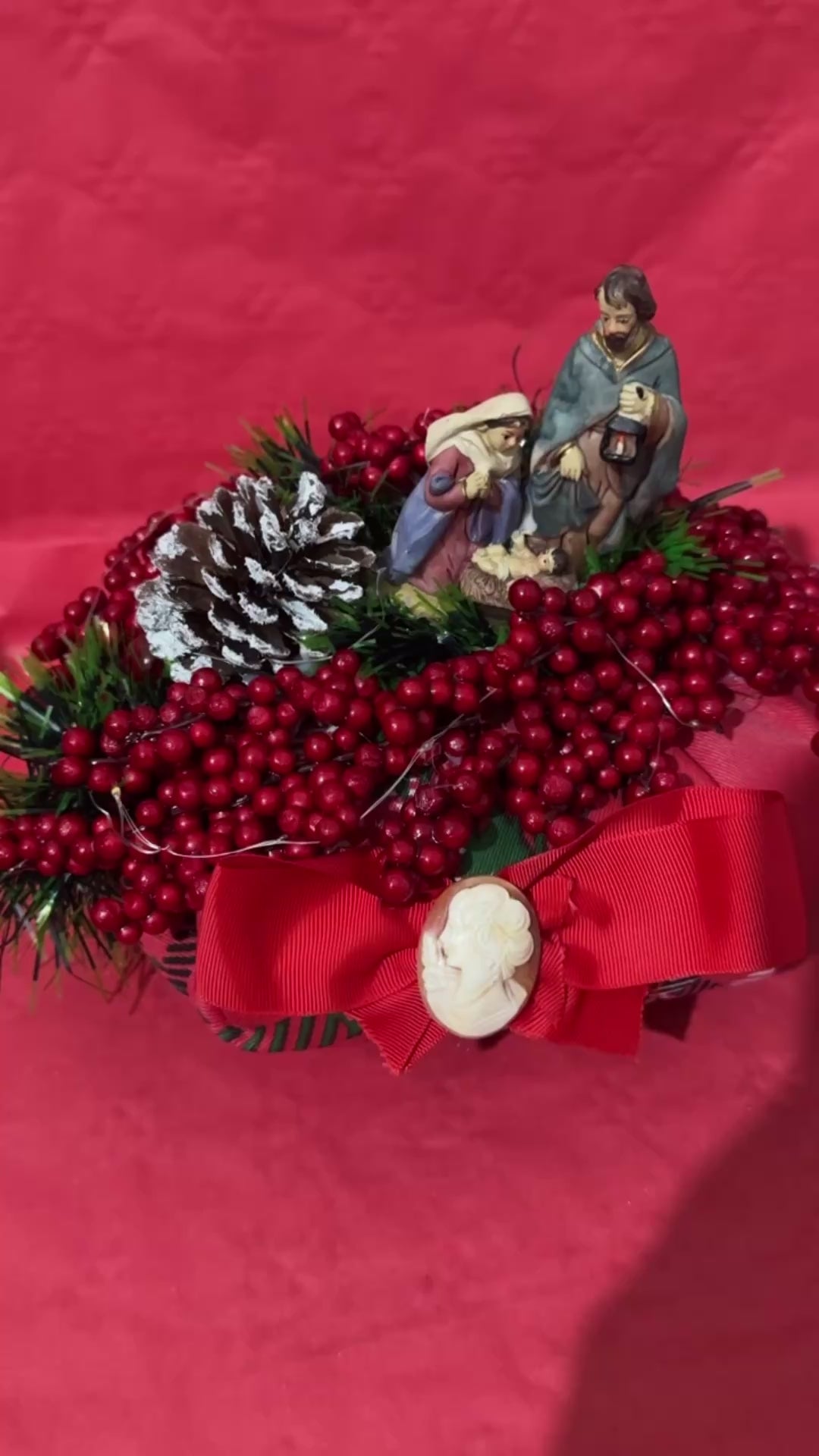 Bon bon natalizio con natività e cammeo