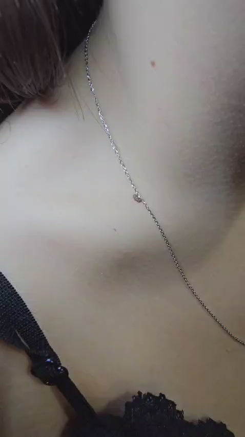 Collana in oro bianco 18k con ciondolo a mezzaluna