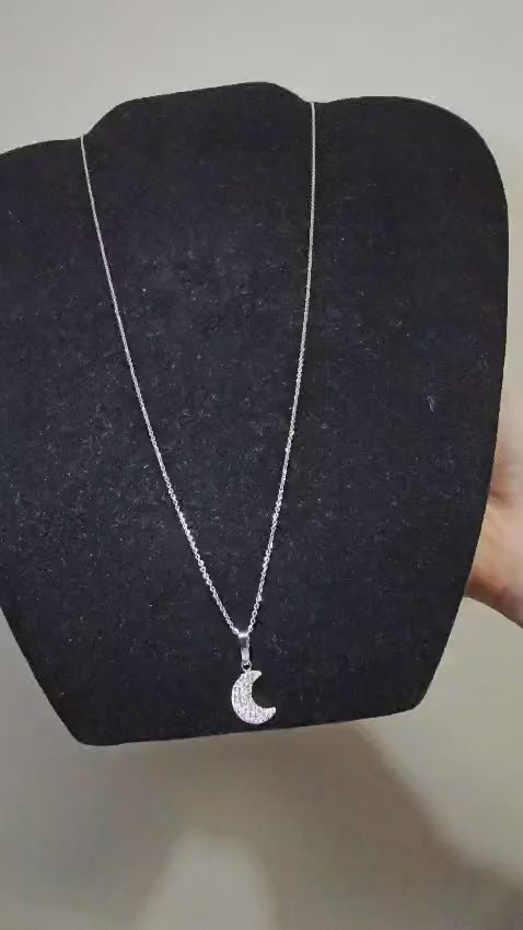 Collana in oro bianco 18k con ciondolo a mezzaluna