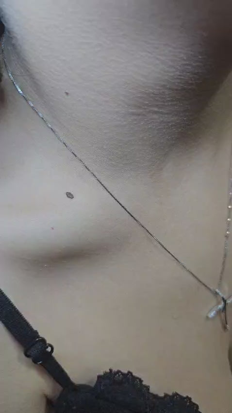 Collana con ciondolo a croce in oro bianco 18k